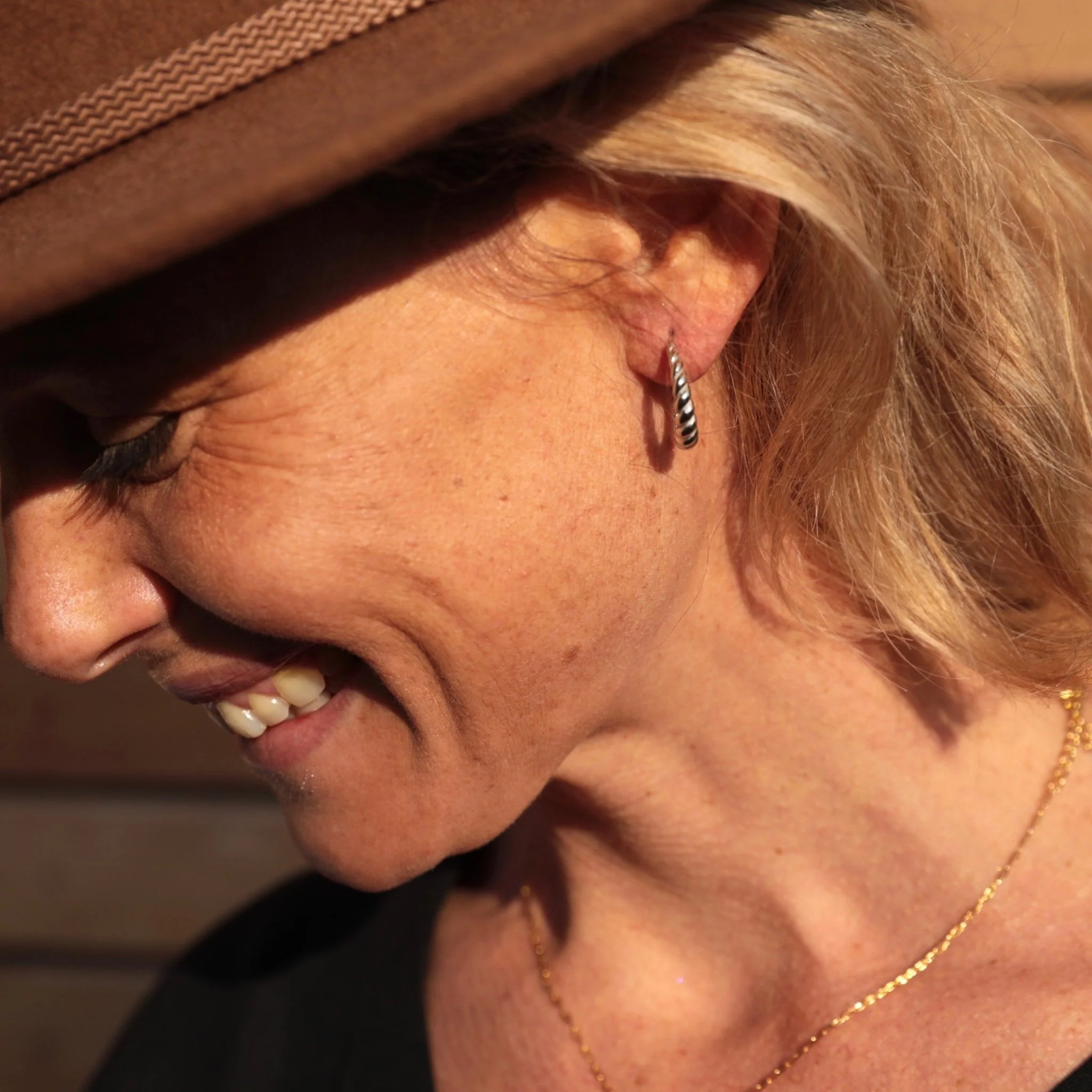 Boucles d'oreilles créoles Mélia - Image 4