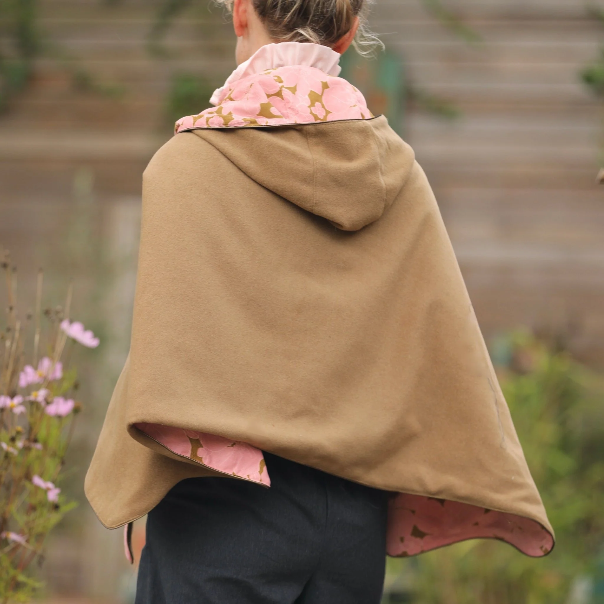 Capuche Rosalie - lainage camel/velours milleraies fleuri rose - Image 4