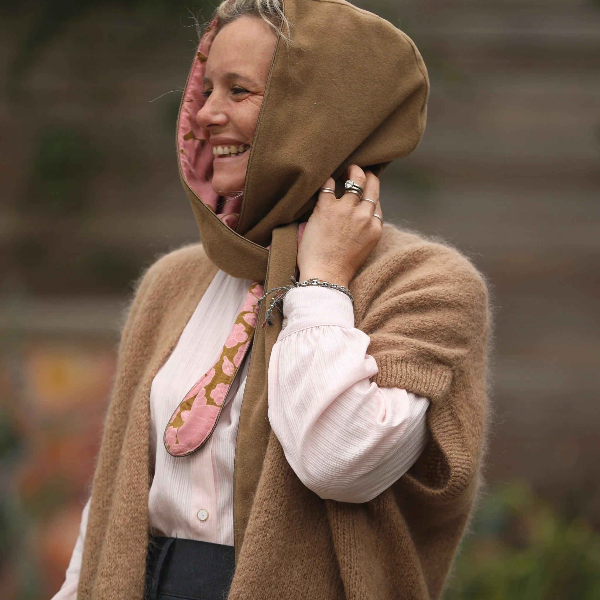 Capuche Rosalie - lainage camel/velours milleraies fleuri rose - Image 5