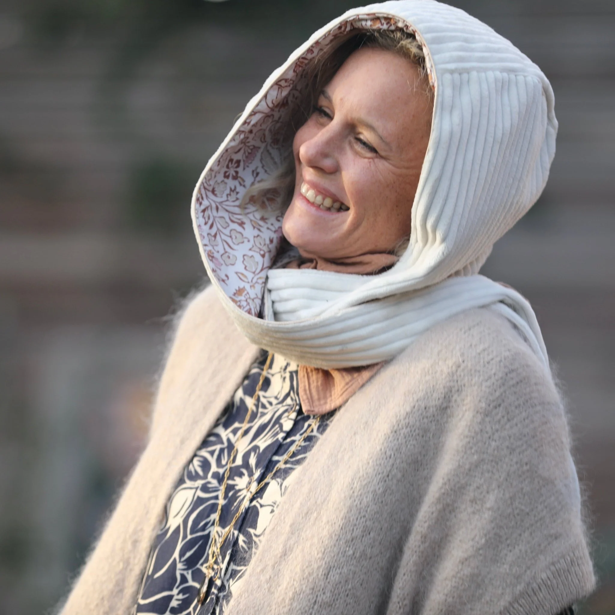 Capuche Rosalie - velours grosse côtes ivoire/coton fleuri rosé - Image 4