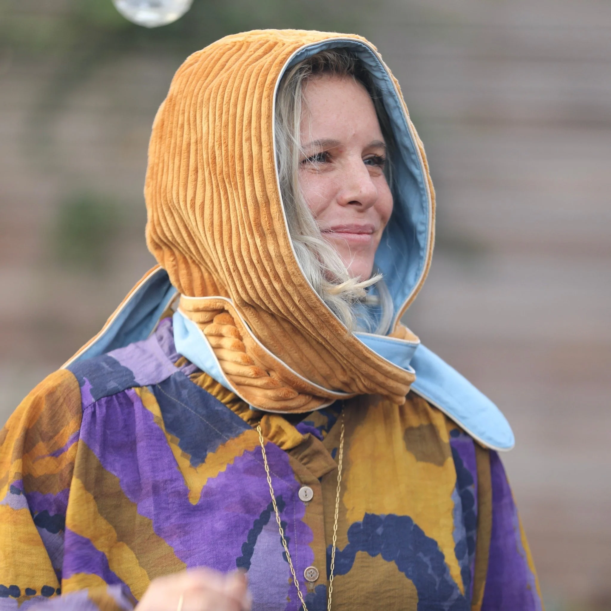 Capuche Rosalie - velours grosse côtes safran / jean de coton bleu - Image 5