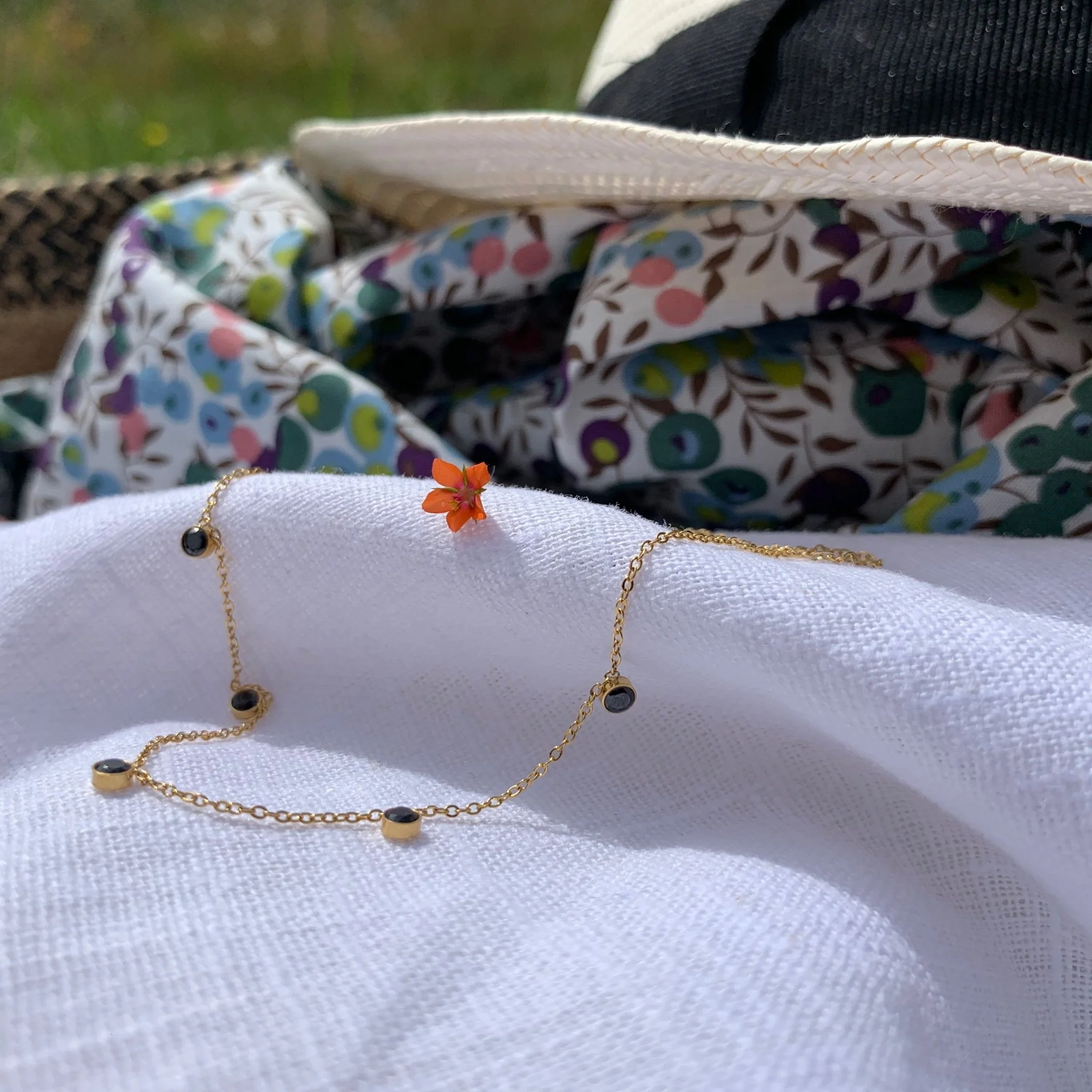 Collier court Avril - dorée/ médaillon noir - Image 5