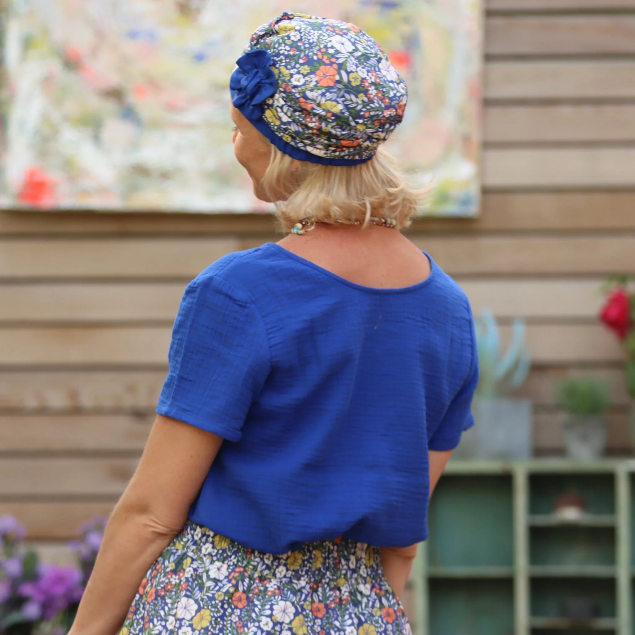 La coiffe Victoire marine fleuri - fleur lin bleu majorelle - Image 3