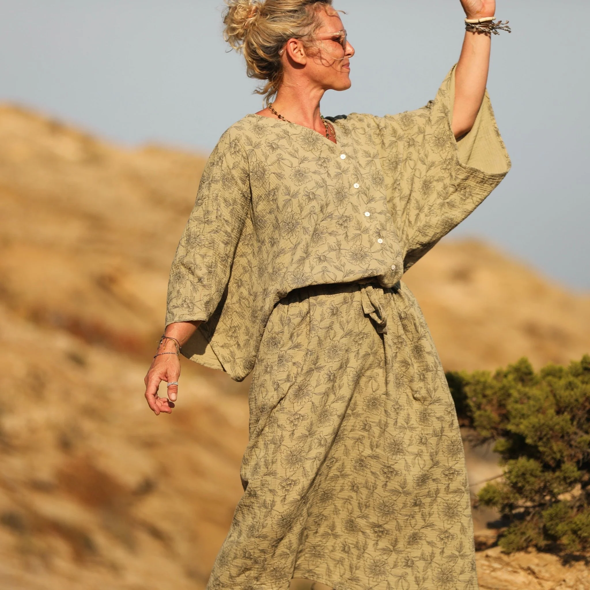 Robe Xiou double gaze de coton kaki clair feuri - Image 3