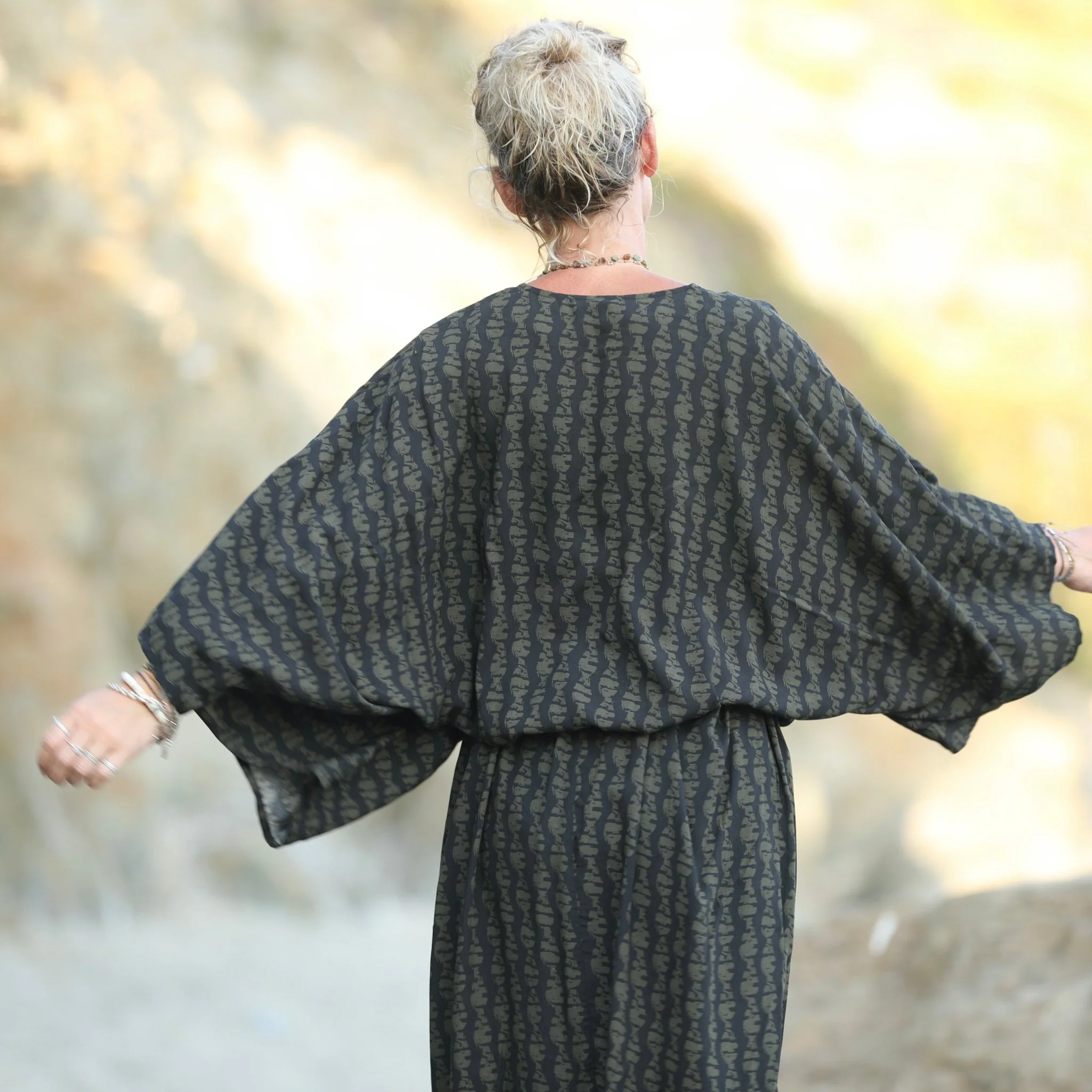 Robe Xiou viscose Batik kaki/noir - Image 3