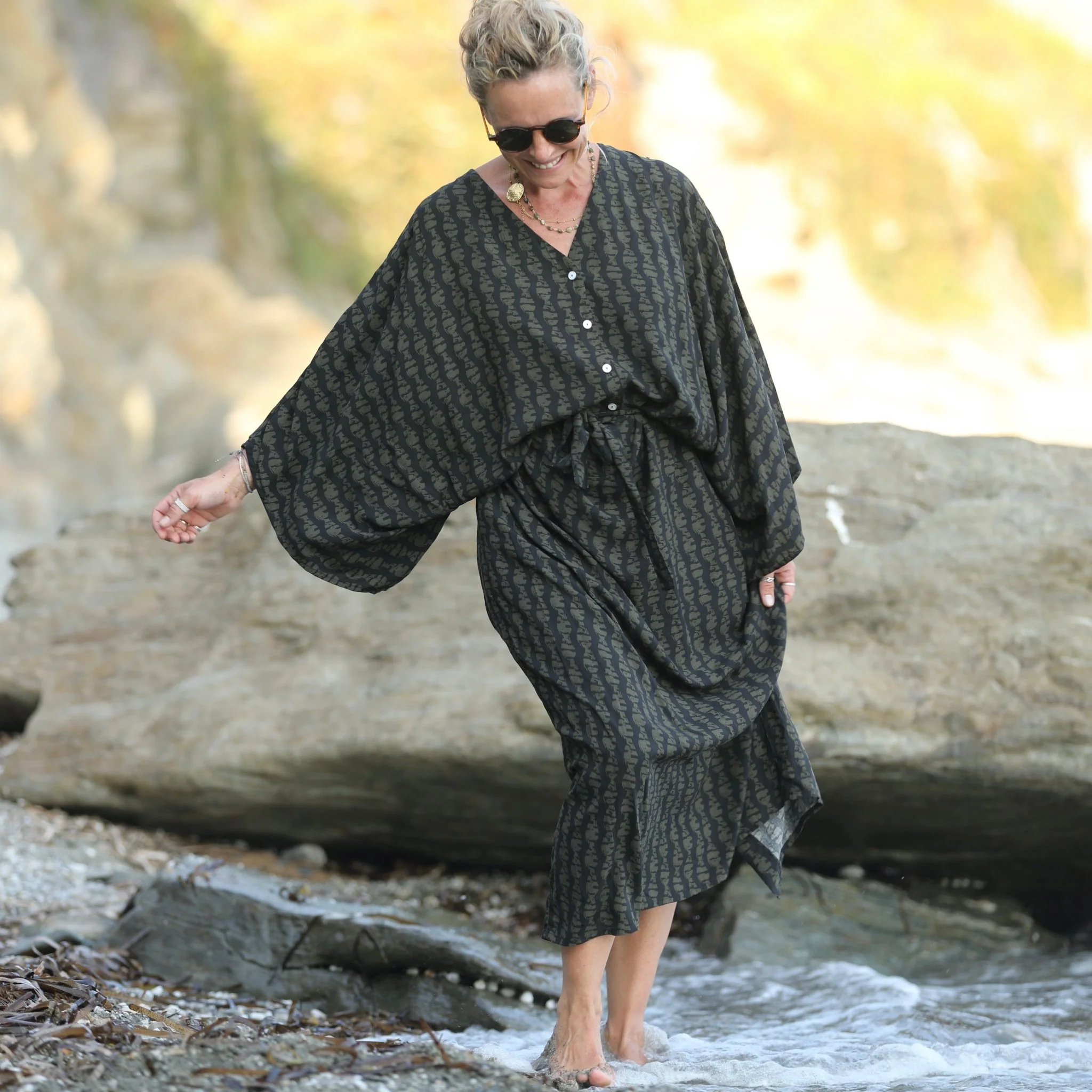 Robe Xiou viscose Batik kaki/noir - Image 5