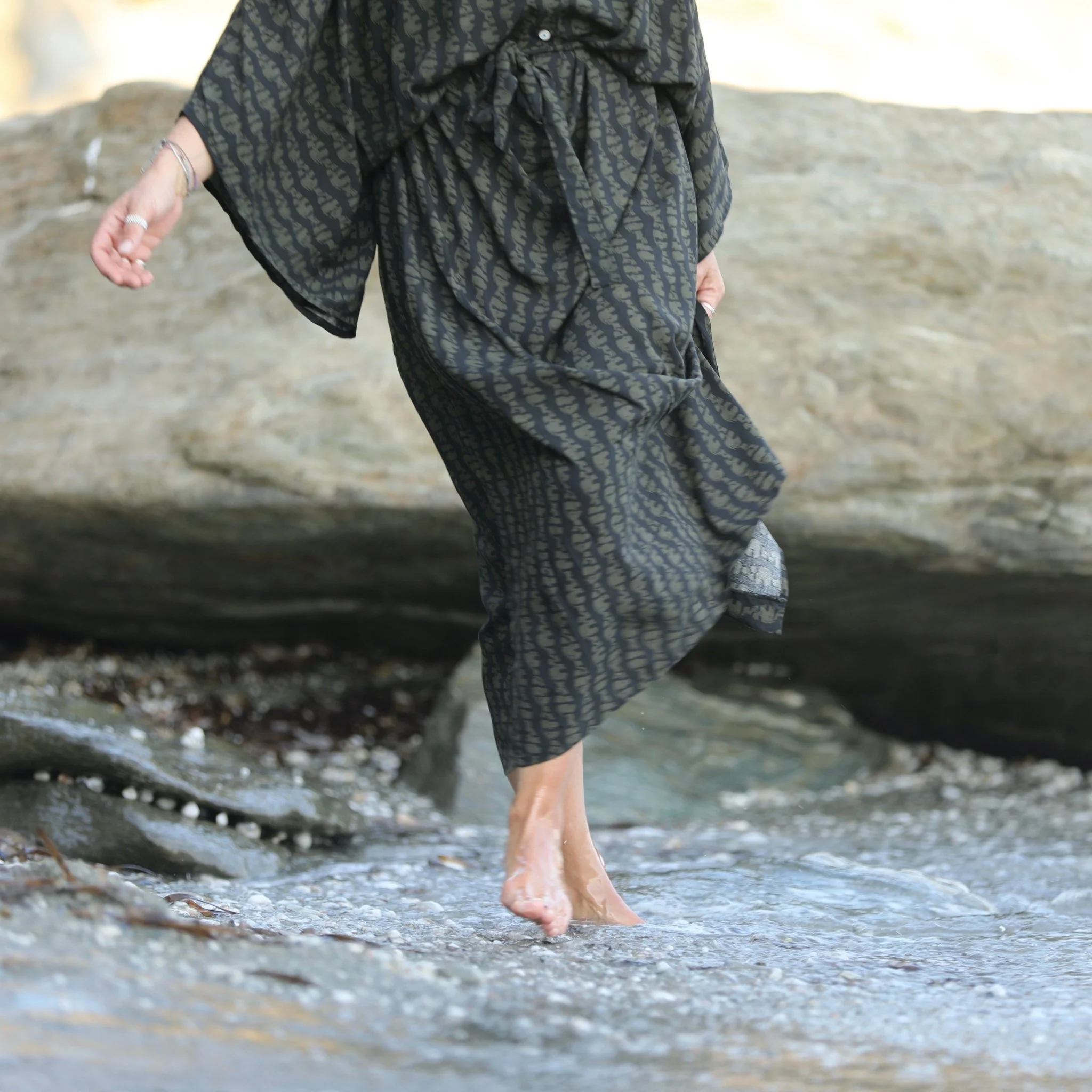 Robe Xiou viscose Batik kaki/noir - Image 7